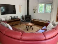 Historic Cottage 4 Riverside Dve. Pet friendly, flat fenced yard  on the River.