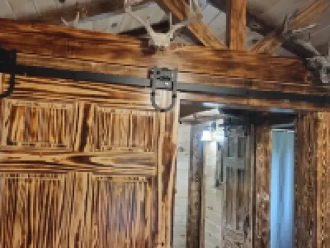 Charming Amish-Built Log Cabin in Utica, PA Hotels in Venango County