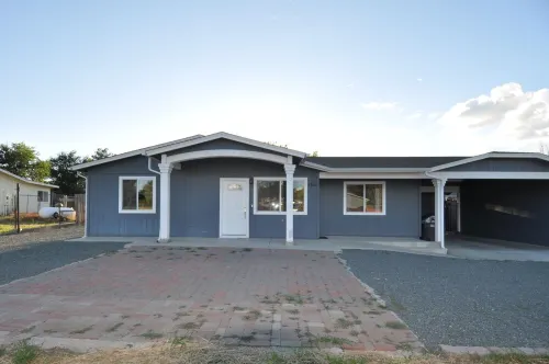 15 minutes to Prescott Downtown! Family-sized Home