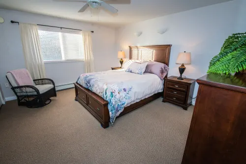 Clean, Quiet And Professionally Decorated. Close To All Amenities.