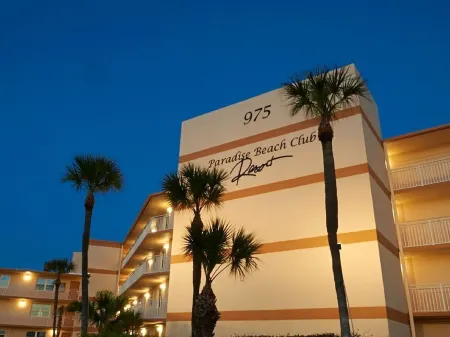 Direct Oceanfront Corner Condo-10 ft to Beach- Fabulous Views -Heated Pool Отели в г. Сателлит Бич