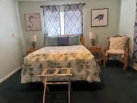 Cozy Water Front 2 bedroom 2 bathroom Home with Lake Access