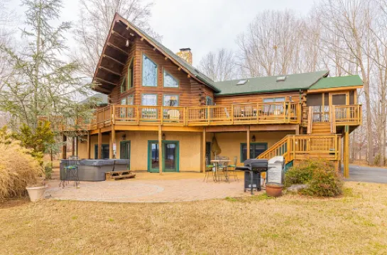 Huge Lakefront Home with private hot tub, dock, and pickle-ball court