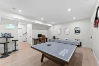 Brand New 6BR 5.5Bath House 20Min Downtown Boston-Game room, fire pit, Projector