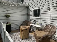 The Manse at Warm Springs - 5 bdrm, pet friendly, 1 mi from Warm Springs Pools 웜 스프링스 호텔