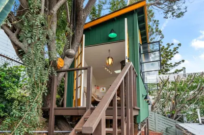 The Robinson Tree House in Silver Lake Hoteller i 