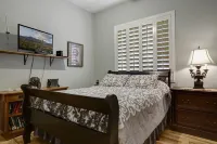 2400 sq. ft., 4 bedroom, 2 bath, sleeps 8, hot tub