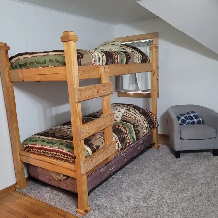Main Street Home-Locally Owned-No Cleaning Fees-Pets Allowed