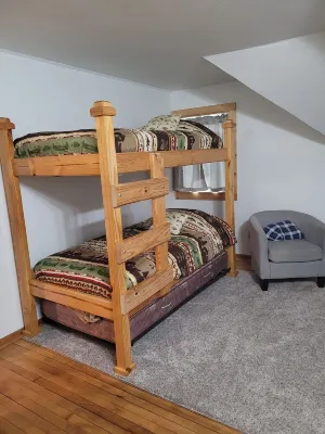 Main Street Home-Locally Owned-No Cleaning Fees-Pets Allowed