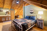 Comfy Lodge with Stunning Mountain Views