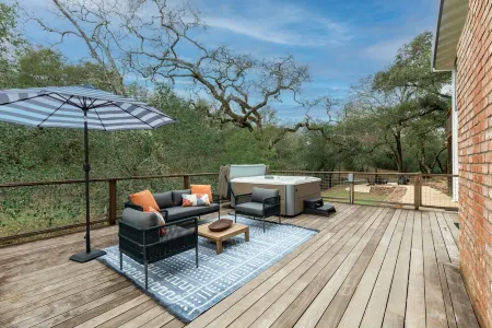 Healdsburg House - Chiquita Road - Hot Tub - Private Отели рядом с достопримечательностью «Healdsburg Ridge Open Space Preserve»