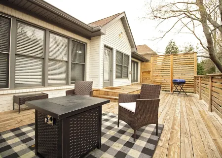 Heavenly Lakefront Six Bedroom Hideaway