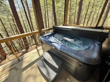 Whispering Woods_  Hot Tub _Waterfall _ Arcade _3 story Cabin
