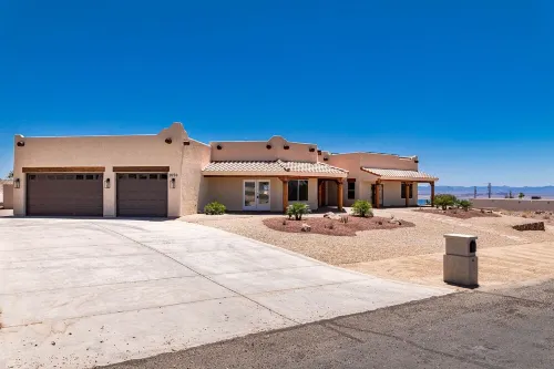 AMAZING LAKE VIEWS AND POOL!!