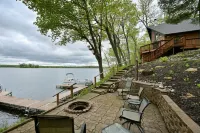 Beautiful Lakeside Cabin on Long Lake