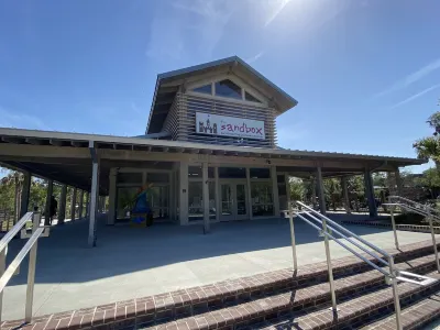 Family Footprints: 2BR/2BA Beach-Dine-Shop-Celebration Park!  All ~10 min. Walk!