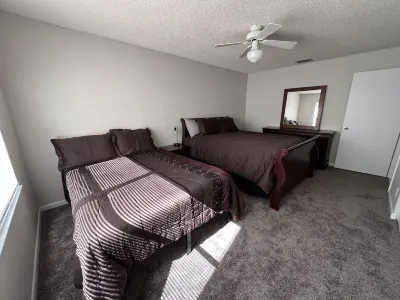CASA BELLA - HEATED POOL- HOT TUB- POOL TABLE -BBQ-PEACEFUL OASIS- 4 BEDS- Hotels near South Florida National Cemetery