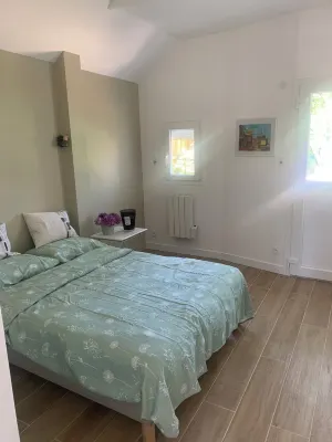Studio Rénové au Calme Hôtels à proximité de : Mausolée de Cadoudal