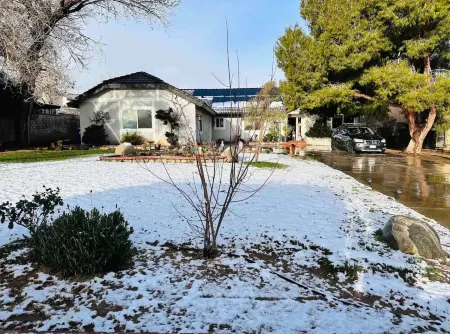 Desert Oasis with a star-gazing meditative & peaceful experience for the family. Отели в г. Квартц Хилл