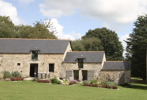 Gîte Coëtquen- Domaine du Bois Riou- swimming pool- Dinan-Dinard-Saint Malo