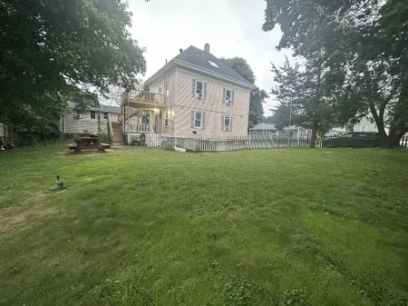 Quaint Neighborhood / Close to Beaches Отели в г. Глостер