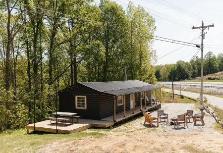Cozy Dumplin' RRG - Warm & Modern Stay in RRG/Auxier
