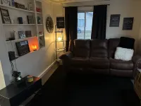 The Black House - 3 Beds - 2 Bed Rooms - Laundry Room ~ Close to Fishing!