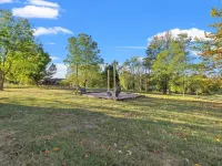 The Luxe/ Hot Tub/ On Bright Leaf Golf Course Hotels in Mercer County