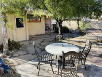 Walking distance to University, shops, restaurants, bars and coffee shops 애리조나 대학 주변 호텔