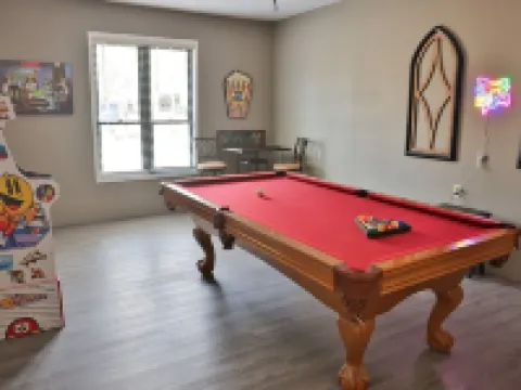 Golden Springs Stepless Rancher with GAMEROOM! Hotels in Anniston