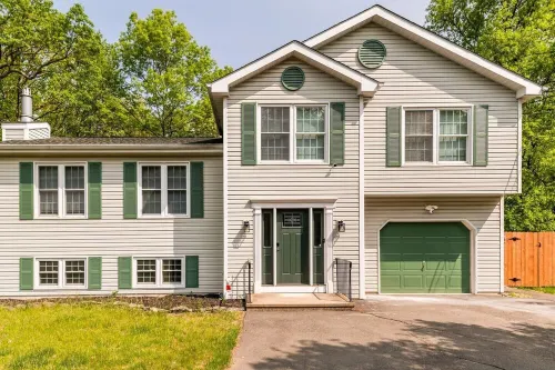 Newly Renovated! Dog Friendly! Hot TubFriends” TV Show Themed House!