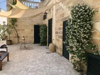 WINERY 1700 historic maison with private pool and big garden Hotels in 