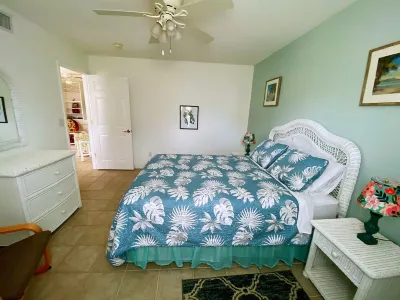Walking Distance To The Beach/Free Bikes