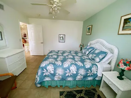 Walking Distance To The Beach/Free Bikes