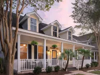 Old Town Bluffton's "The Yellow Cottage" with Golf Cart and Fenced-In Yard Hoteles en Bluffton