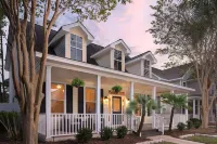 Old Town Bluffton's "The Yellow Cottage" with Golf Cart and Fenced-In Yard