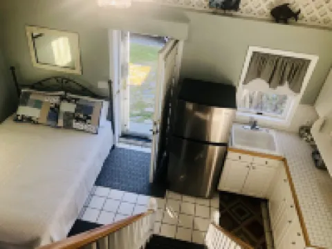 Charming Studio Cottage located on Easton's Point