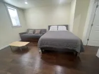 Spacious 1 bedroom apartment <br>2 mins to shopping malls and restaurants Hotels near N4