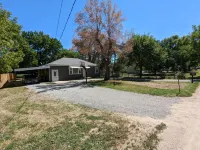 The Green Leaf Cottage of Wichita - Bungalows
