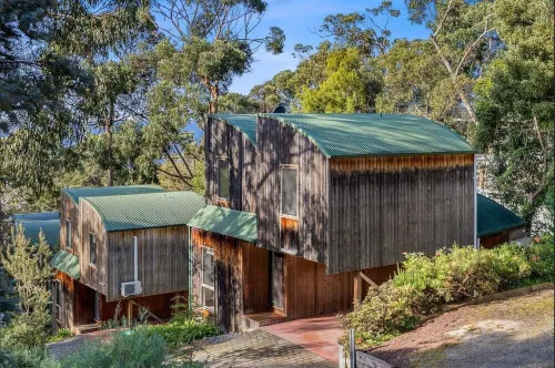 Boxy's Beach House: Perfect Location - Sea ViewsPeace & Quiet - Walk Anywhere