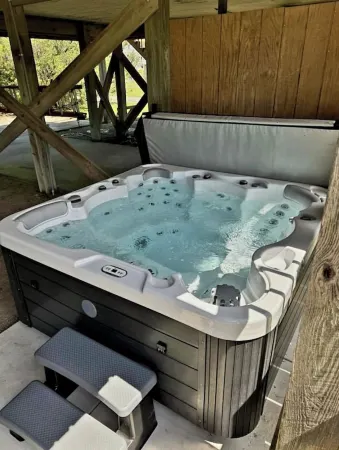 Slice of paradise in Salvo, NC. Pet-Friendly & 5 minute walk to the beach!