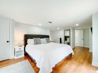 "Camp Russell"  Old Town Bay St. Louis, Steps from shopping and Entertainment!!!