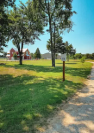 Tranquil 3-bedroom barn right next to Lake Tenkiller in Vian with WiFi, AC