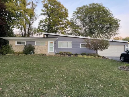 Charming remodeled 2-bedroom furnished home in safe, delightful Menomonee Falls Отели рядом с достопримечательностью «Парк Виллидж»