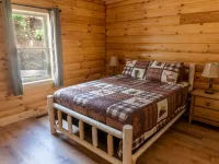 Cozy log cabin with Lakefront and Private Dock Hotels in Caldwell County