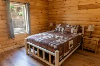 Cozy log cabin with Lakefront and Private Dock