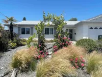 Cozy Cardiff Home by the Beach Hotels near George Berkich Playfield