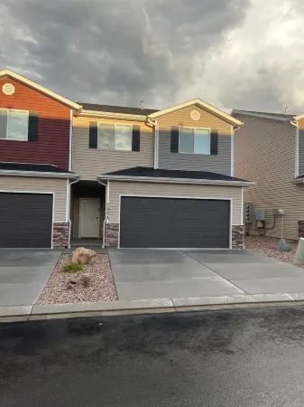 Cute Modern  townhouse close many Utah national parks