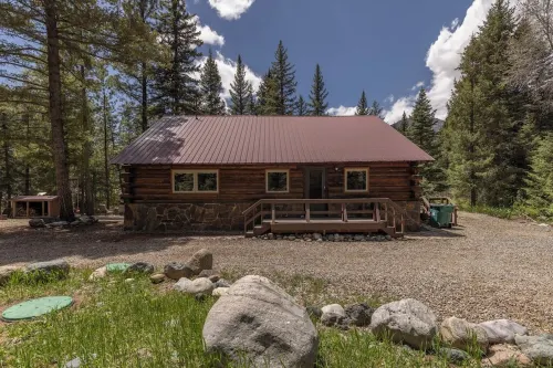 Vallecito Creekfront Cabin ~ Perfect Mountain Retreat for Families or Couples!