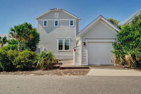 Custom, prestigious Southern Living Home on BHI!